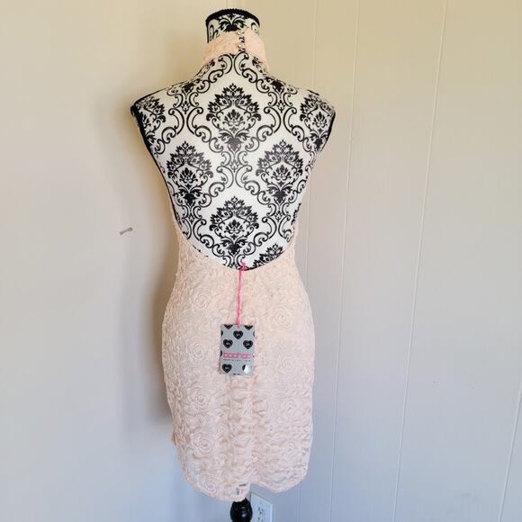 Boohoo Sleeveless Lace Bodycon Mini Dress - Picture 2 of 4